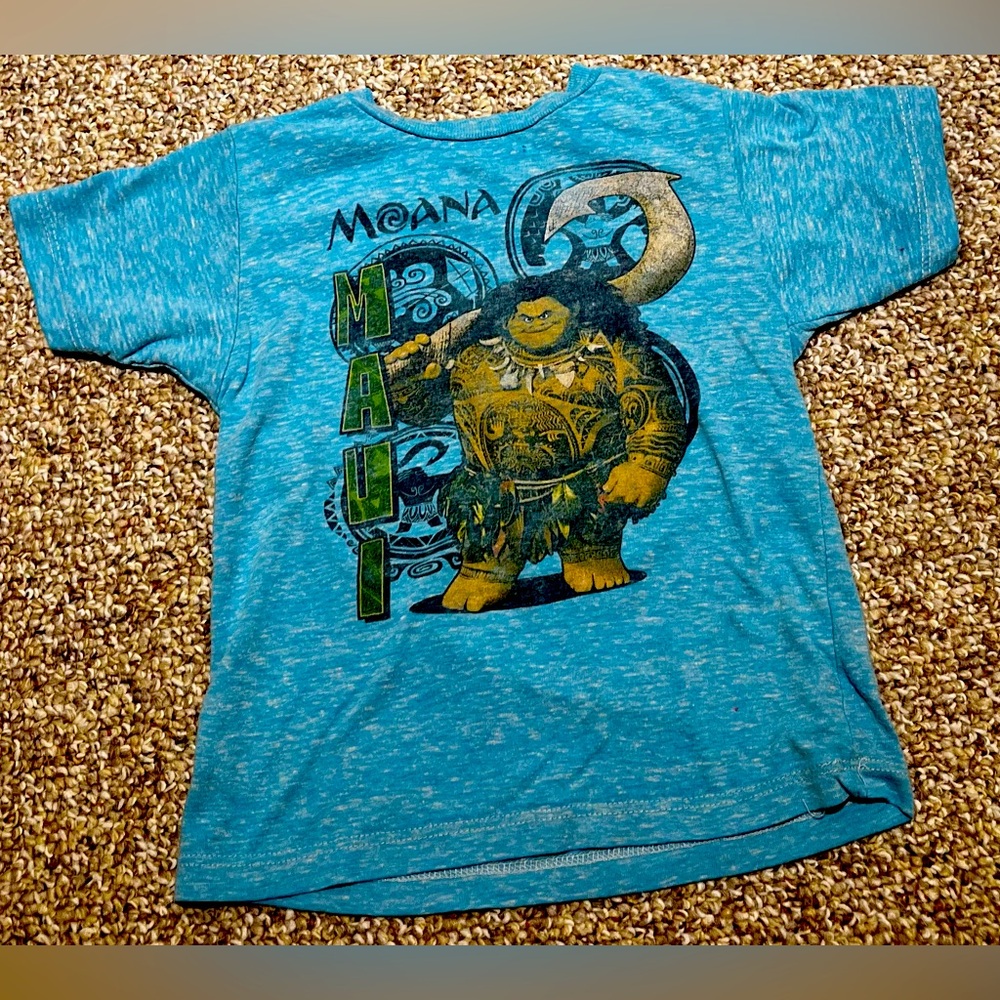 Unisex short sleeve tshirt. Size 3T. Disney